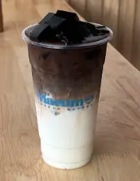 Hình ảnh Cà phê latte sương sáo -카페라떼 + 풀젤리