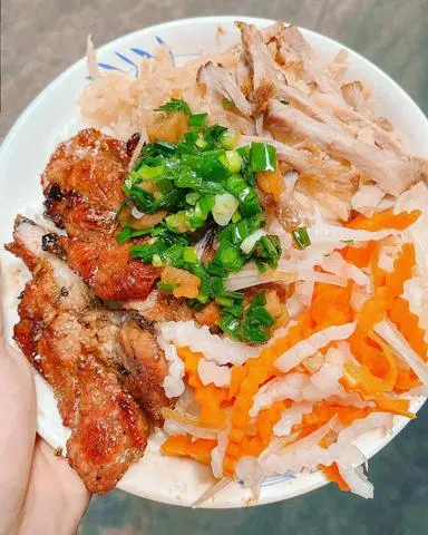 Hình ảnh Cơm sườn chả ốp la