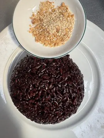 Hình ảnh Cơm lứt tím than + muối mè