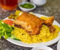 Hình ảnh Cơm Đùi  Gà Sốt Mắm Nhĩ