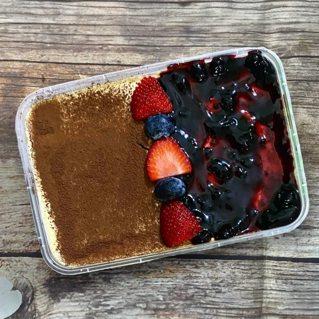 Hình ảnh Tiramisu vị cacao mix việt quất