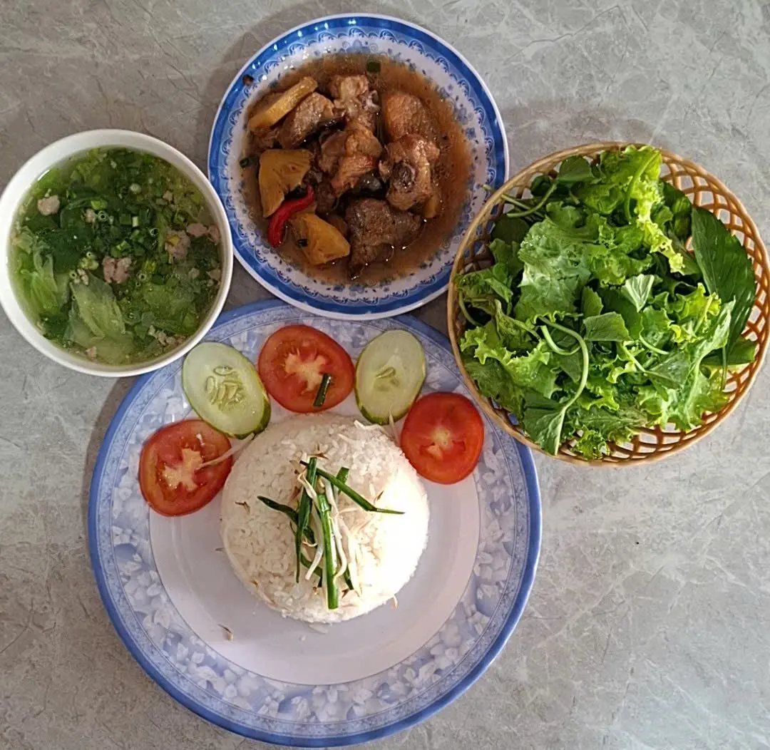 Hình ảnh Cơm sườn non kho khóm