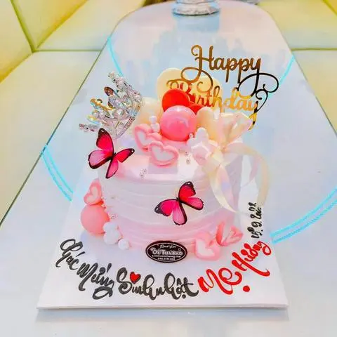 Hình ảnh bánh vương niệm con bướm hồng dễ thương