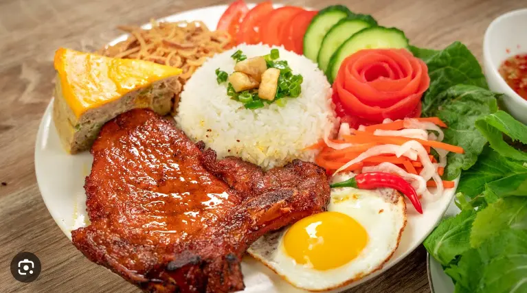 Hình ảnh Cơm sườn cọng bì chả
