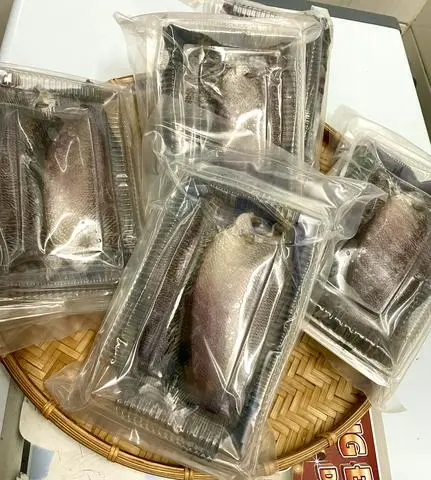 Hình ảnh gỏi khô cá sặc xoài sống