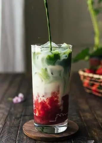 Hình ảnh Matcha dâu latte 