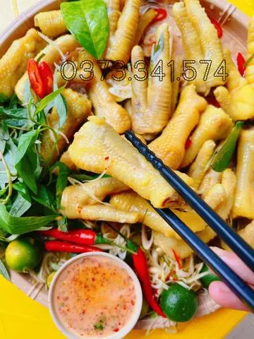 Hình ảnh Chân Gà Ngâm Sả Tắc