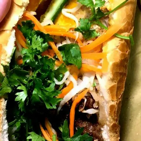 Hình ảnh Bánh mì thịt nướng - bì