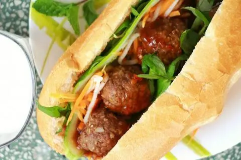 Hình ảnh Bánh Mì Thịt Nướng