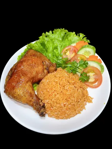 Hình ảnh Cơm gà xối mỡ, đùi gà góc tư lớn