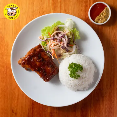 Hình ảnh Cơm sườn heo nướng sốt BBQ (steamed rice and grilled american pork with bbq sauce)
