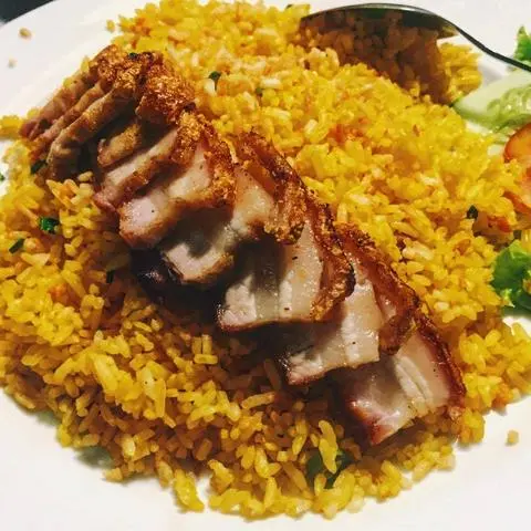 Hình ảnh Cơm chiên thịt ba rọi chiên mắm