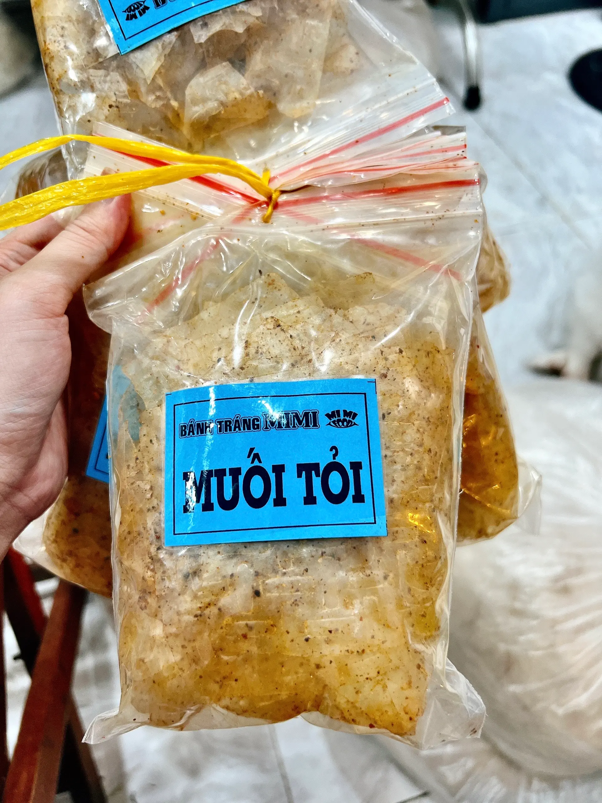 Hình ảnh Bánh Tráng Muối Tỏi Siêu Cay