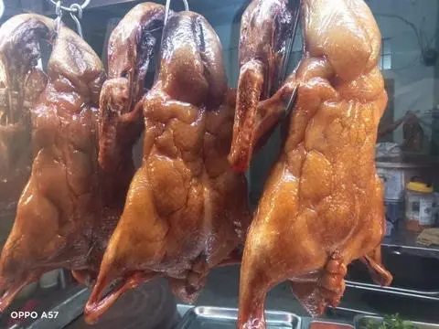 Hình ảnh vịt quay ✅sốt tiêu xanh✅ 1 con✅nguyên con✅