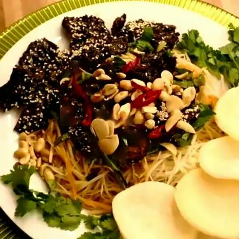 Hình ảnh Gỏi khô bò