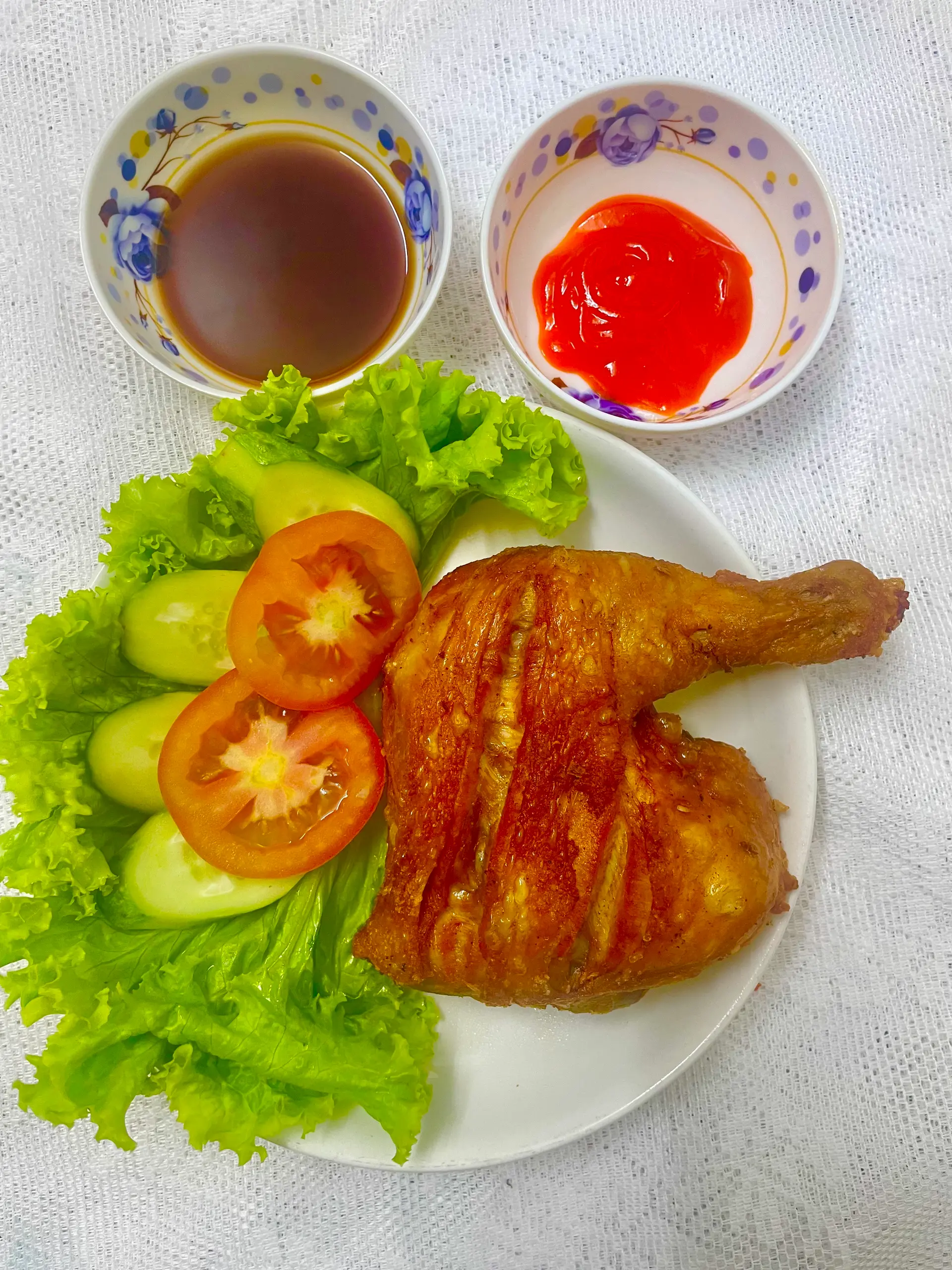Hình ảnh Cơm Đùi Gà Xối Mỡ Giòn Ngon( Đùi Vừa)