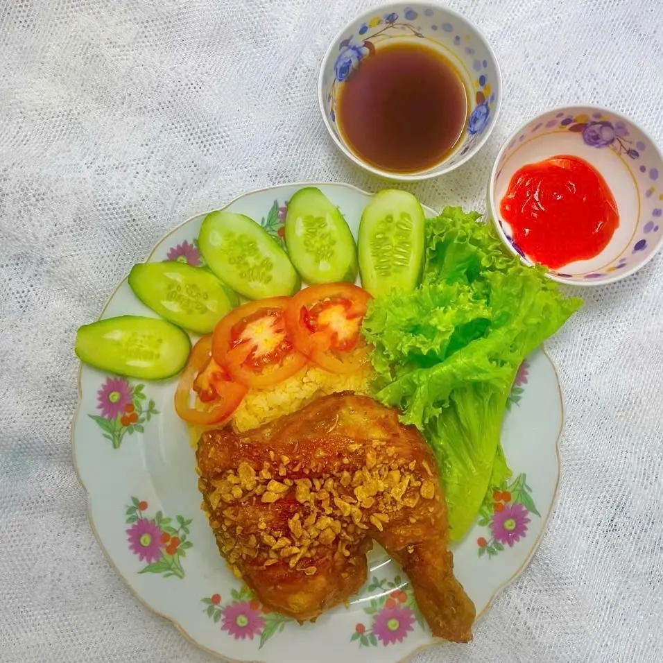 Hình ảnh Cơm Đùi Gà Sốt Mắm Tỏi ( Đùi Vừa)+Canh Rong Biển