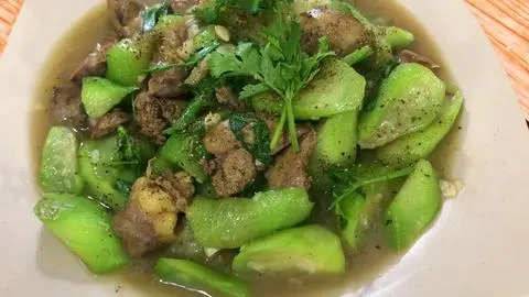 Hình ảnh lòng gà xào mướp 
