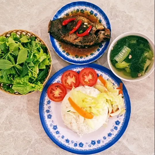 Hình ảnh Cơm cá rô kho tộ