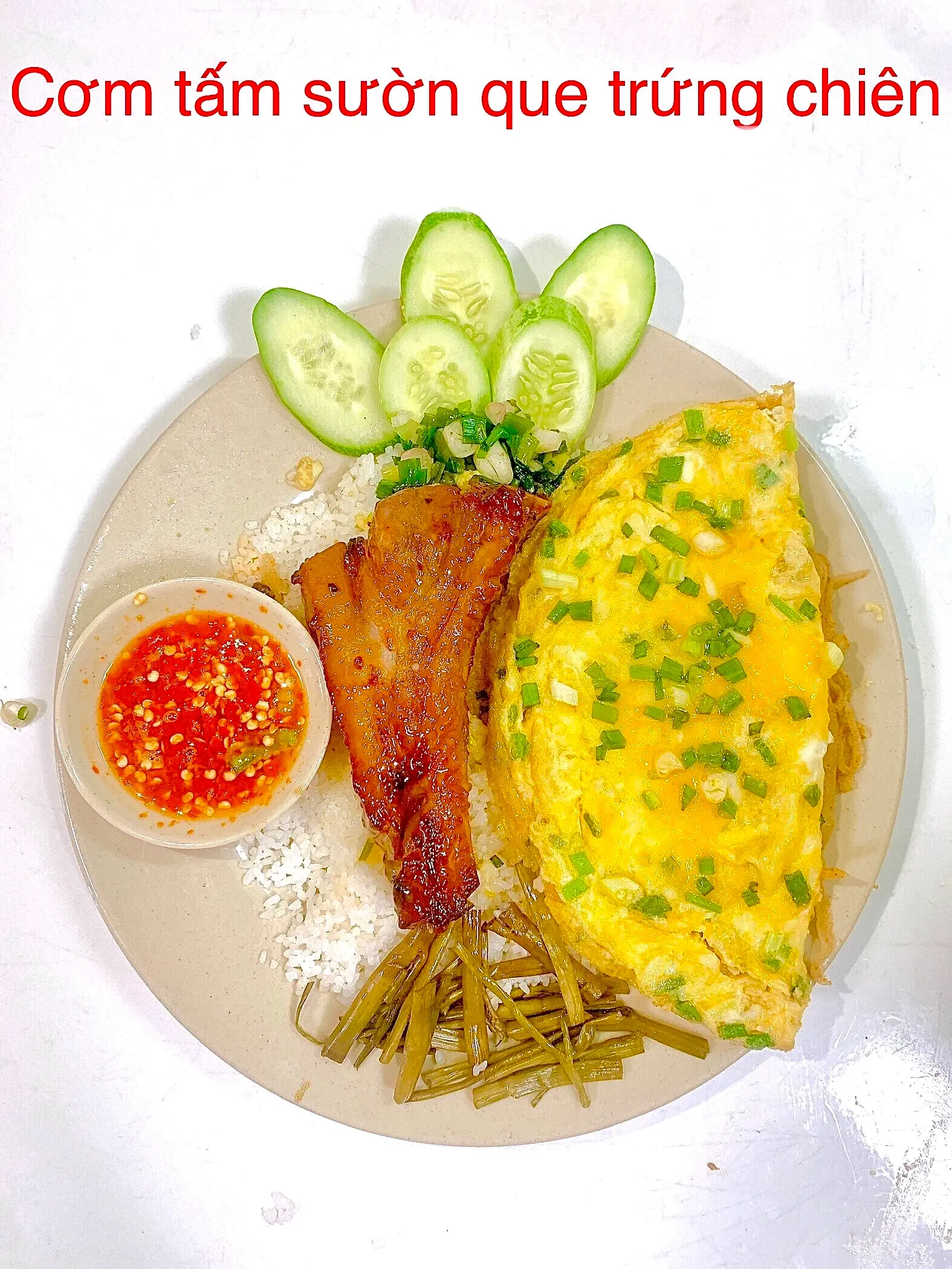 Hình ảnh Cơm Tấm Sườn Que Trứng Chiên