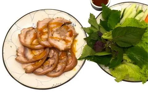 Hình ảnh Giò heo ủ thảo mộc