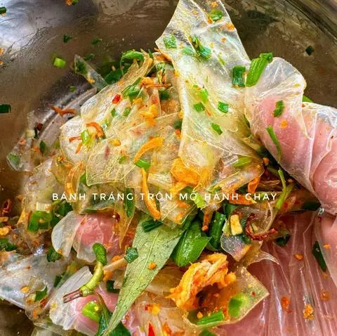 Hình ảnh Bánh tráng mỡ hành hành phi