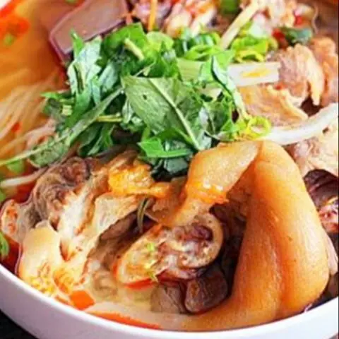 Hình ảnh bún giò heo cha