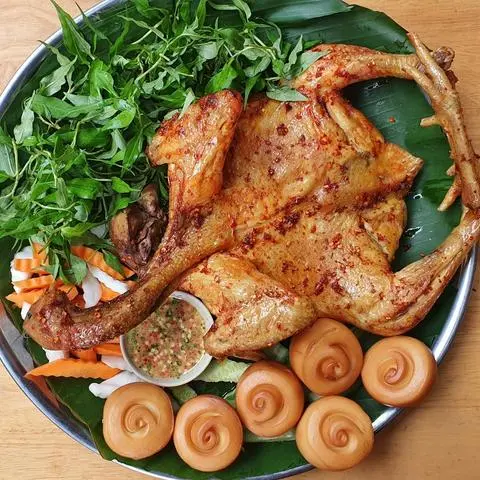Hình ảnh Combo gà nướng muối ớt bánh bao