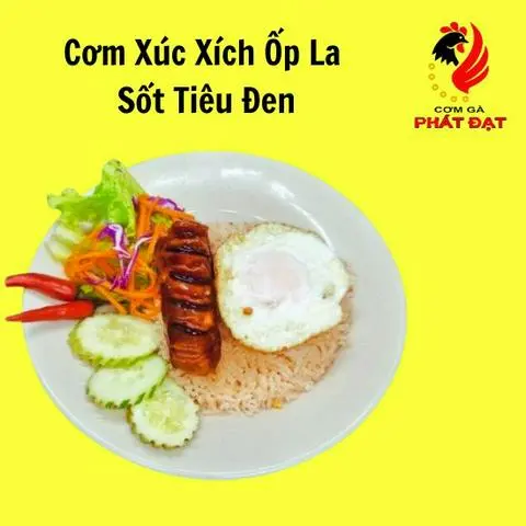 Hình ảnh Cơm Xúc Xích Ốp La Sốt Tiêu Đen