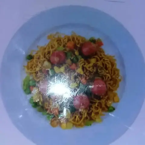 Hình ảnh MÌ TRỘN INDÔMIE, XÚC XÍCH,+ TRỨNG