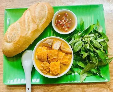 Hình ảnh Bánh mì phá lấu bò 120g ( phần lớn)
