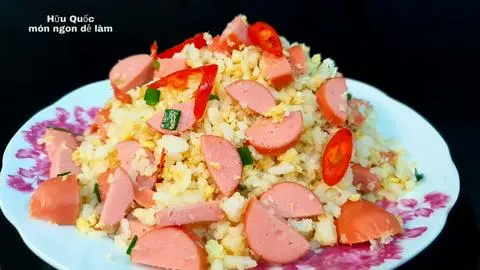 Hình ảnh Cơm chiên xúc xích