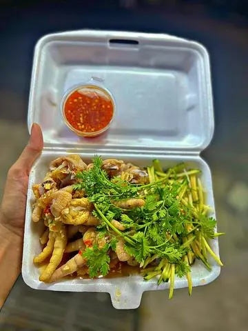 Hình ảnh Chân Gà chấm sốt thái