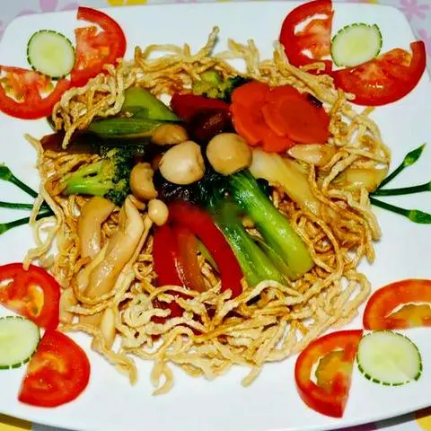 Hình ảnh Mì xào giòn chay