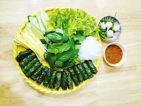 Hình ảnh Mẹt Bò Cuốn Lá Lốt 