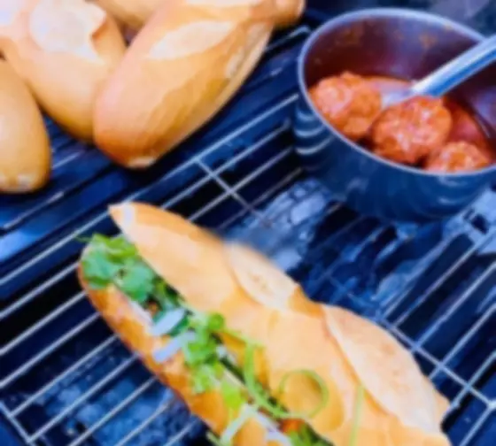 Hình ảnh Bánh mì xíu mại