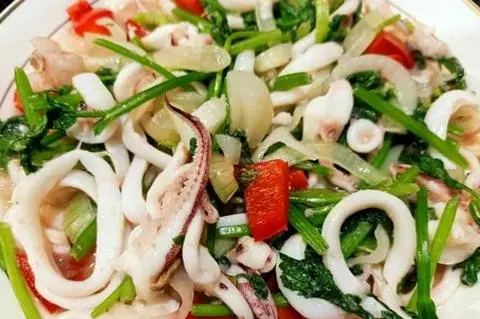 Hình ảnh Mực xào hành cần