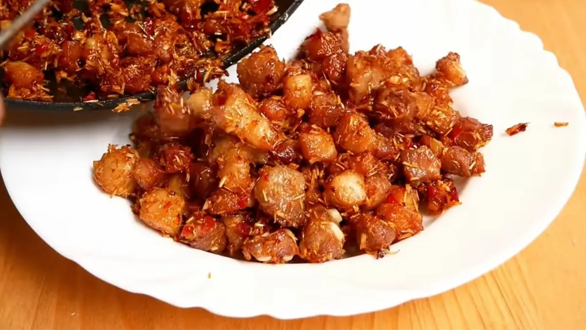 Hình ảnh Cơm thịt heo rim mắm xả