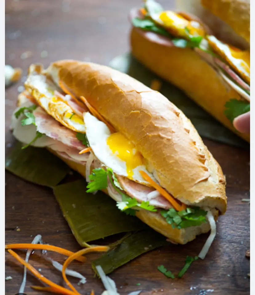 Hình ảnh Bánh mì thịt chả + ốp la 