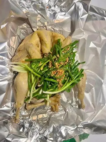 Hình ảnh Gà Hấp Hành Nguyên Con Chặt Sẵn