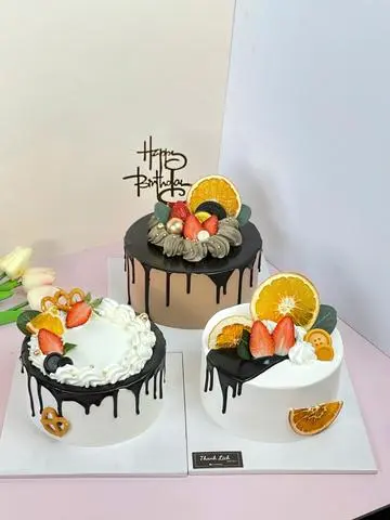 Hình ảnh Bánh kem sữa tươi/ socola size 6-10 người ăn
