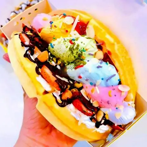 Hình ảnh Waffles 7 sắc cầu vồng bắp phô mai