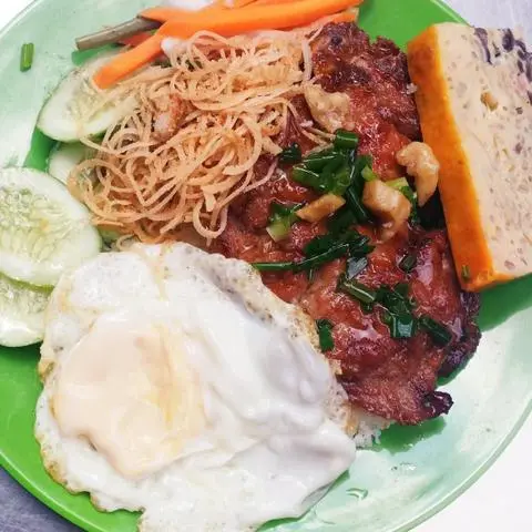 Hình ảnh Cơm Sườn bì chả ốp la