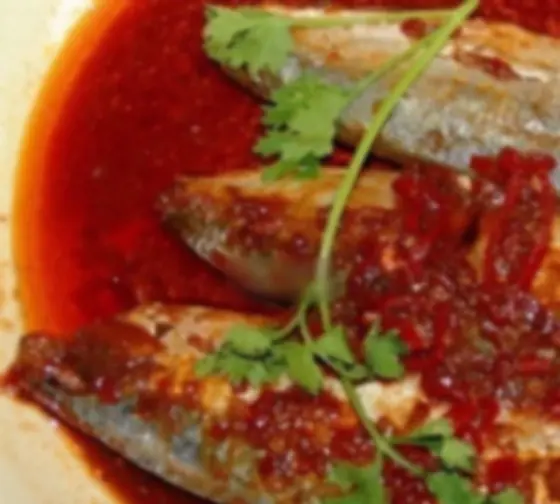 Hình ảnh Bánh mì cá nục hầm rục