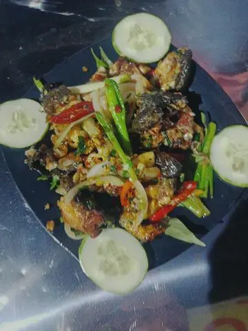 Hình ảnh Đầu CÁ HỒI CHIÊN MẮM 