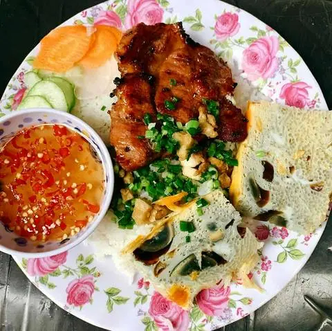 Hình ảnh cơm sườn chả 