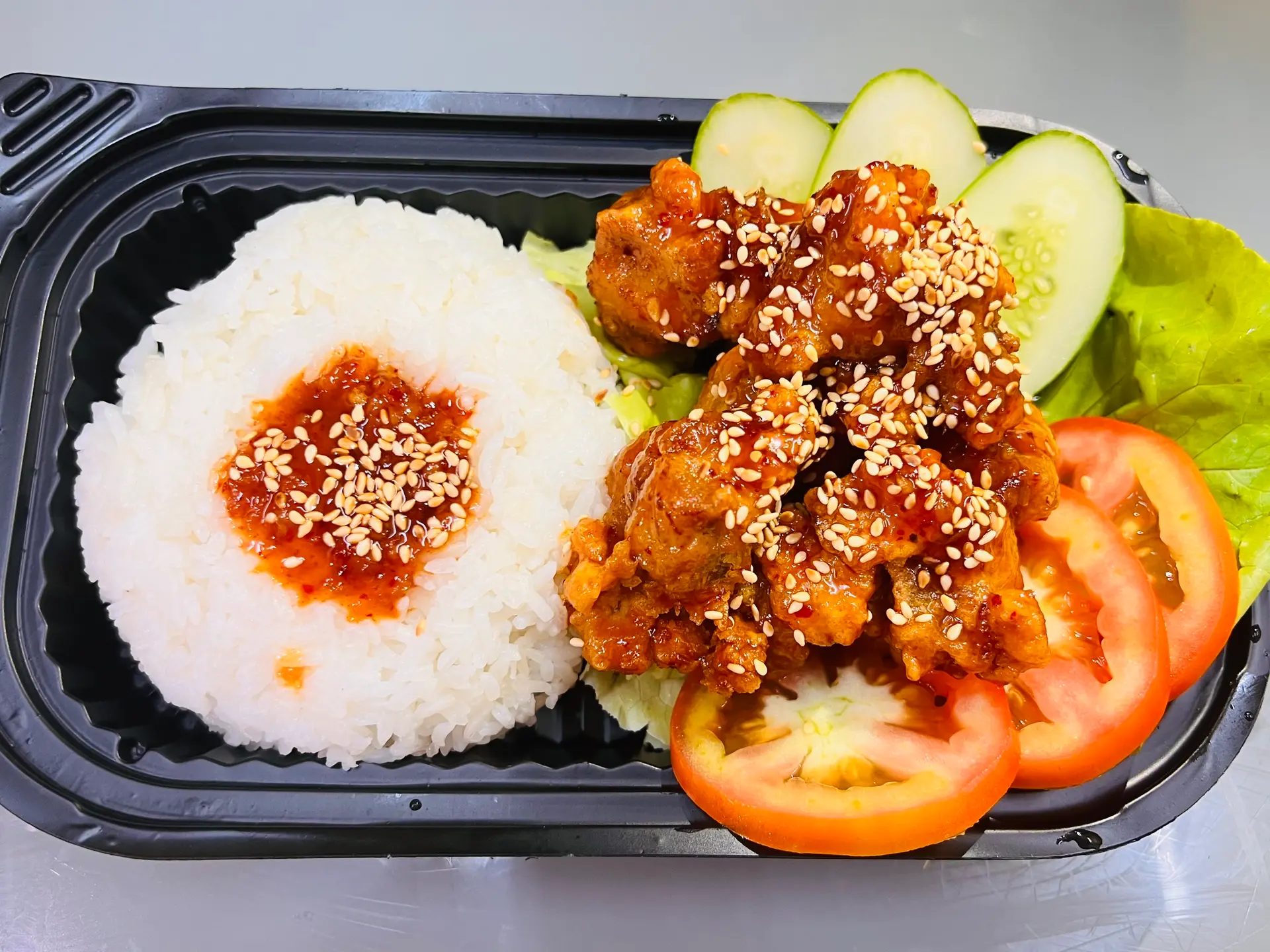 Hình ảnh Cơm gà viên sốt