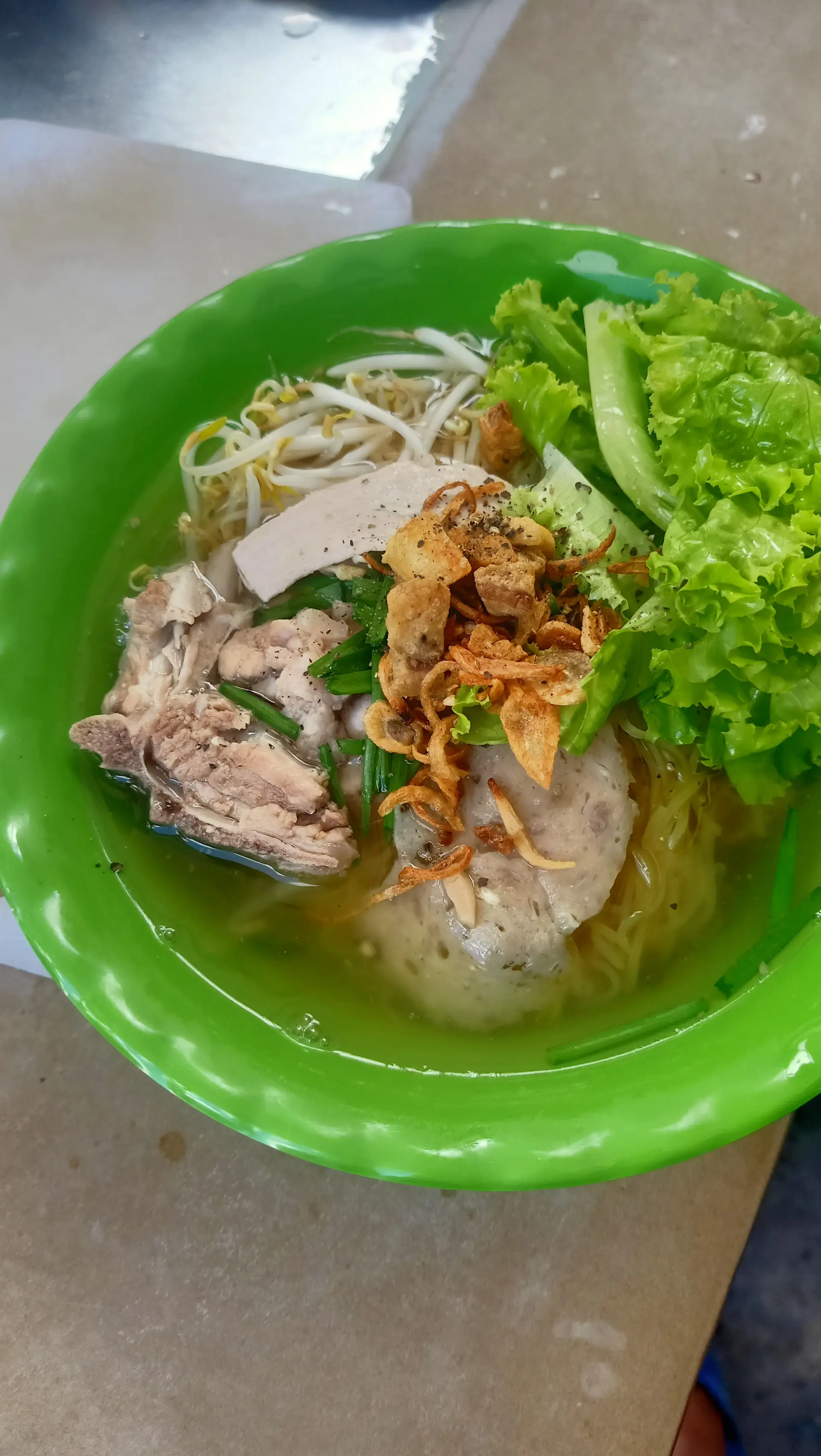 Hình ảnh hủ tiếu mì thịt bò viên 