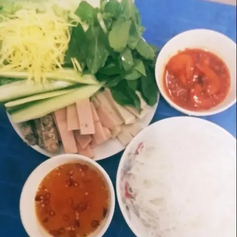 Hình ảnh BÚN CUỐN TÔM CHUA 
