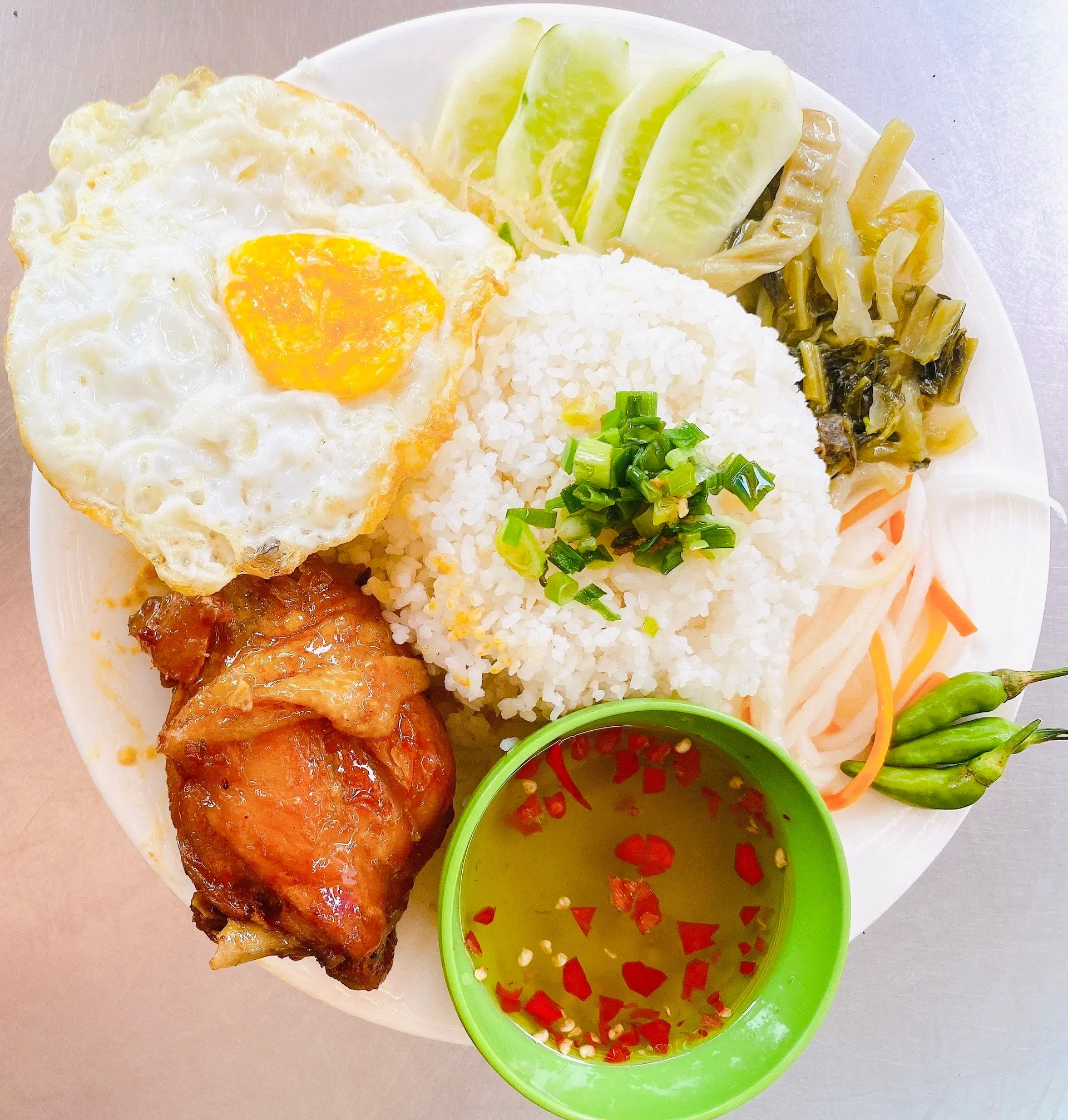 Hình ảnh Cơm Tấm Gà Trứng Ốp La